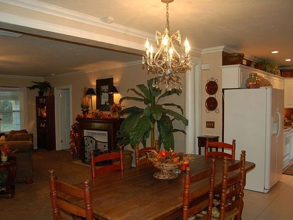 4th image of 540 Prado Pl