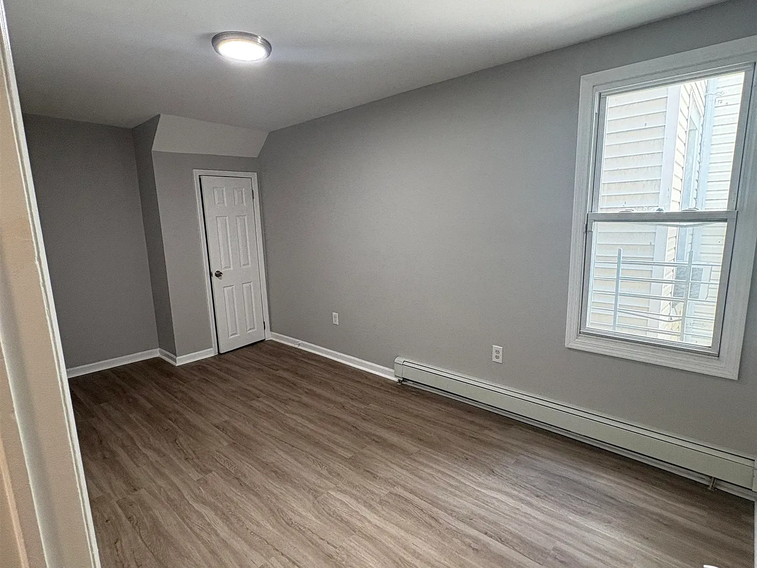 3 bed, 1.0 bath, $2,750 — Photo 4