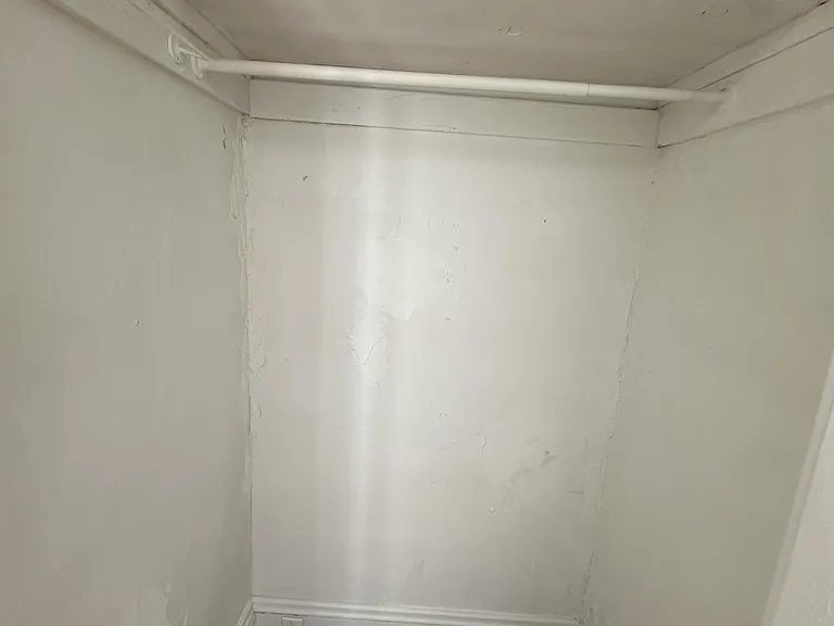 7613 Bancroft Ave — Photo 5