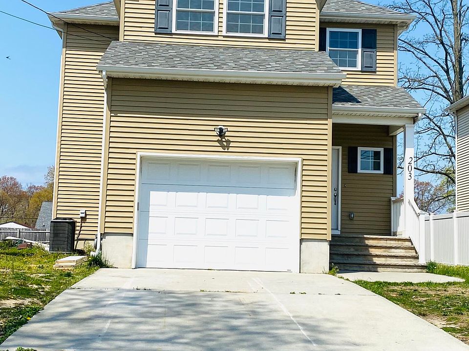 1st image of 203 Longfellow Ave