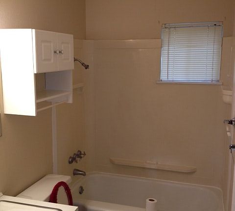 4th image of 806 S Blackwell Ave