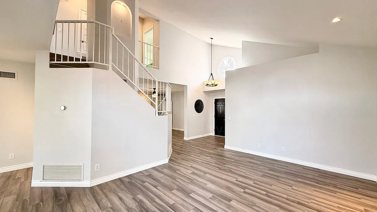 3 bed, 3.0 bath, 2046 sqft, $3,300 — Photo 4