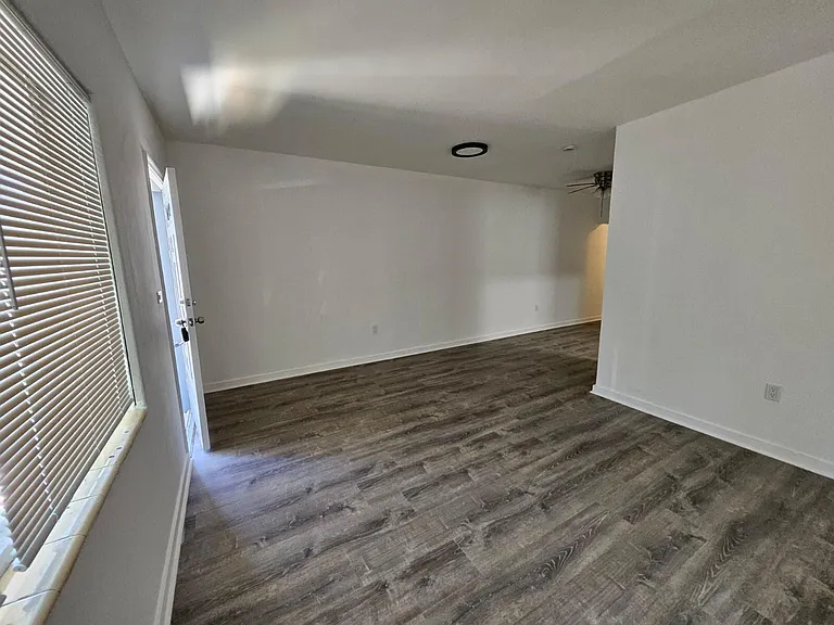 1732 SW 21st Ter — Photo 27