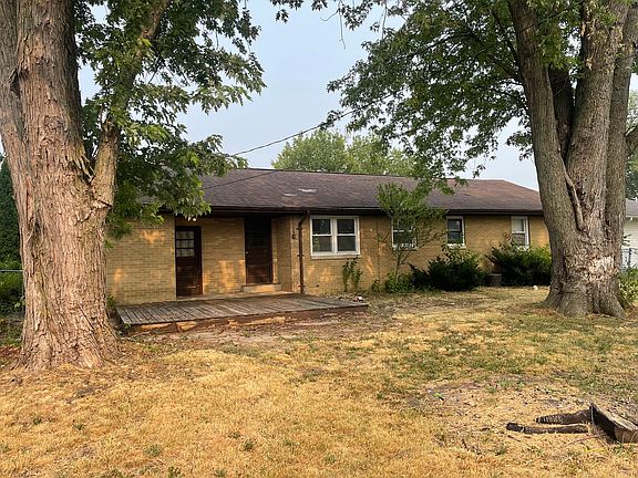 5th image of 27 Pine Crest Dr
