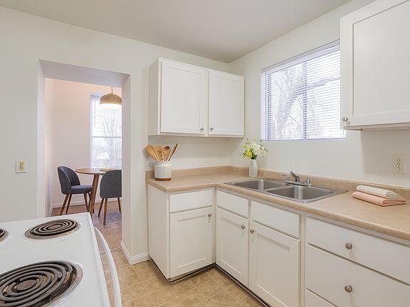 3rd image of 2544 Porter Ave APT 3