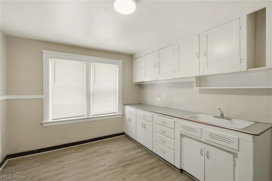 3 bed, 1.0 bath, 900 sqft, $1,100 — Photo 4