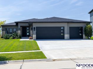 8821 White Horse Way, Lincoln, NE 68520
