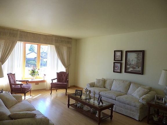 5th image of 6432 W 93rd St