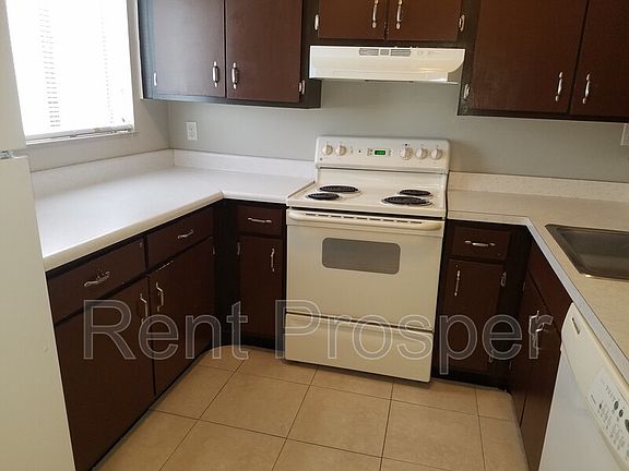 4th image of 332 Scottsdale Sq #332