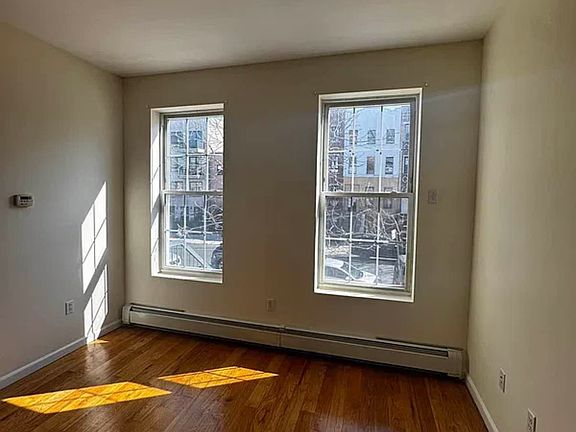 4th image of 49 Vernon Ave APT 2