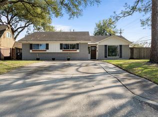 9655 Meadowland Dr, Houston, TX 77063