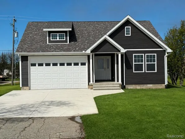 399 Grindstone Rd, Port Austin, MI 48467