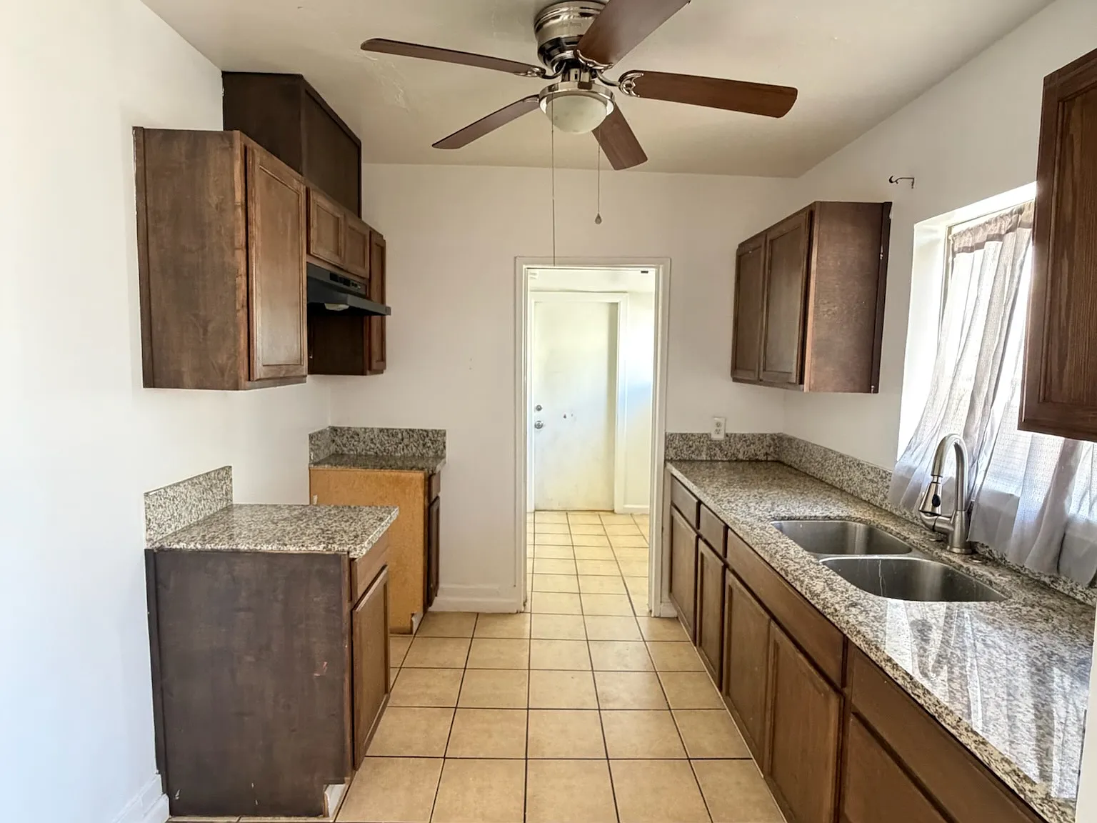 2 bed, $1,250 — Photo 4