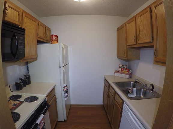 2nd image of 2803-2807 S Beck Ln #1B-1Ba-641Sqft
