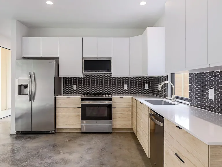 2104 Columbia Cv #B — Photo 7