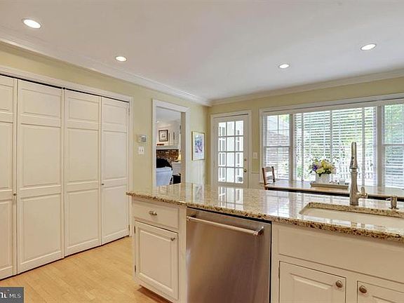 4th image of 1583 Forest Villa Ln