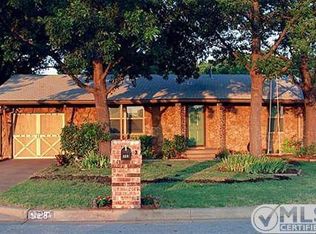 528 Harrison Ln, Hurst, TX 76053