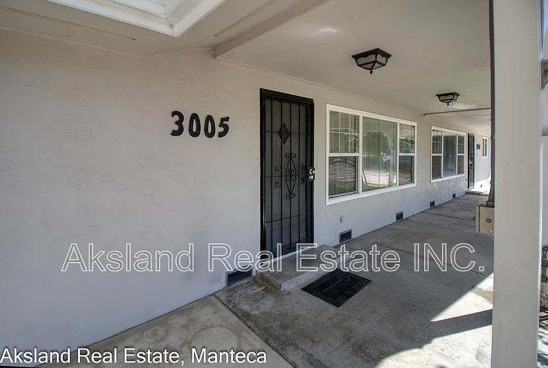 2 bed, 1.0 bath, 1100 sqft, $2,250 — Photo 2
