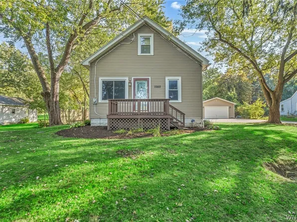 1560 Ridge Rd, Lewiston, NY 14092