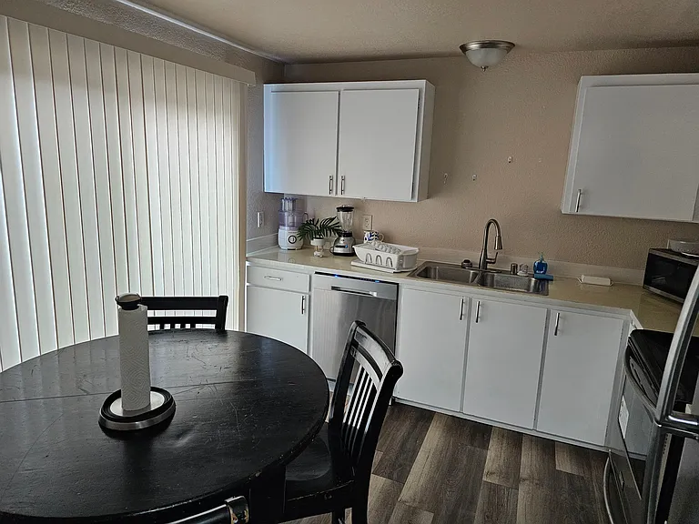 923 E Marine View Dr #B — Photo 10