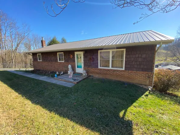 295 Rolling Hills Dr, Marion, VA 24354