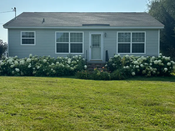 3 Perry Dr, Winterport, ME 04496