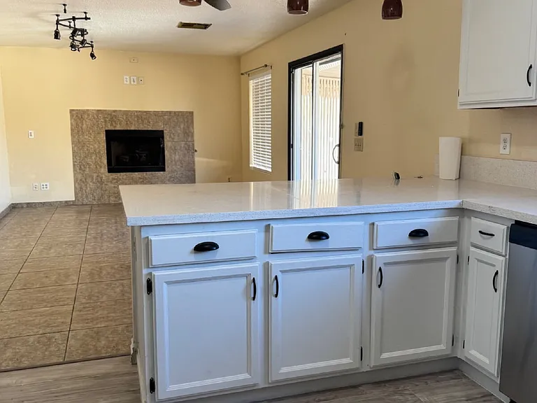 4300 El Como Way — Photo 3