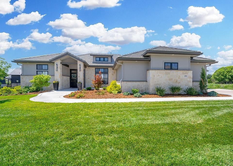 1st image of 1501 E Bluesage Ct