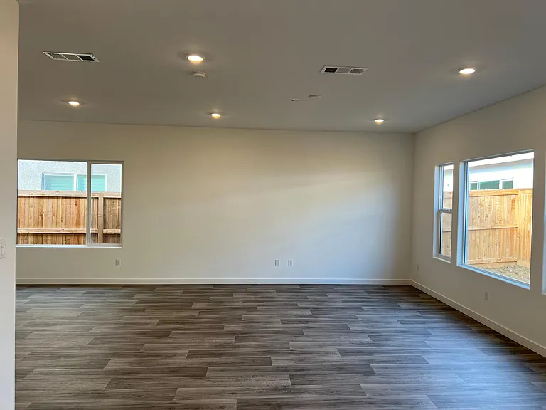 9634 Maple Terrace Ln — Photo 5