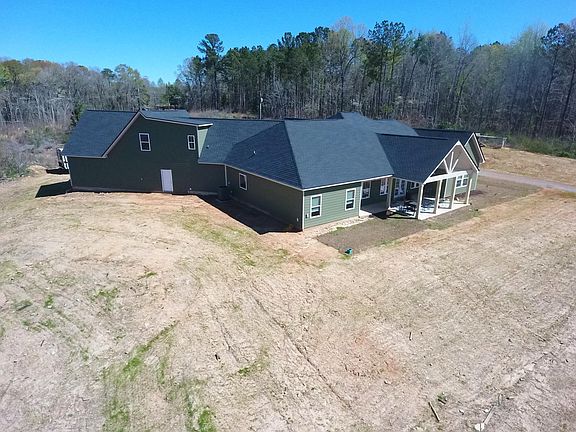 5th image of 435 Airport Dr