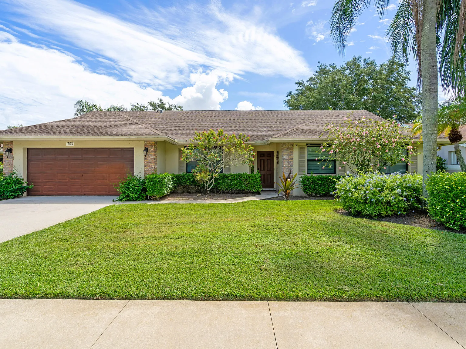 4 bed, 2.0 bath, 1829 sqft, $5,990 — Photo 2