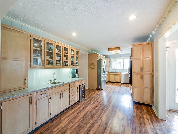 3rd image of 315 Massey Ln