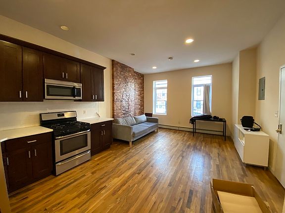 3rd image of 1108 Jefferson Ave #1F