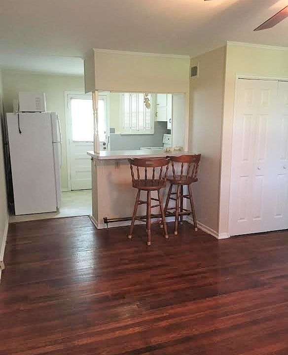 2nd image of 1827 Mimosa Dr