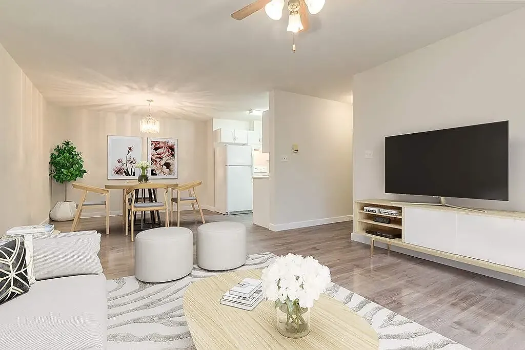 Crowchild Court — Photo 4