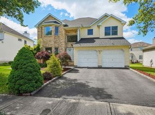 11 Chadd Ct, Parsippany, NJ 07054