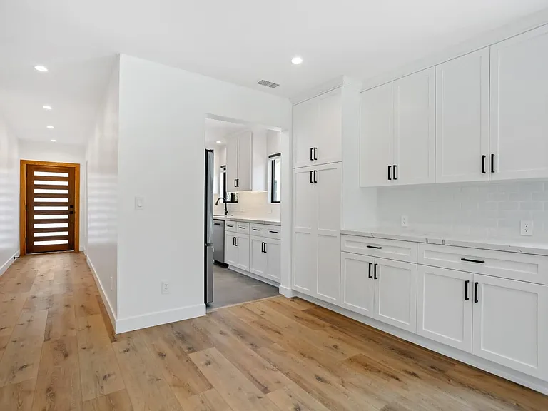 6942 Wystone Ave — Photo 5