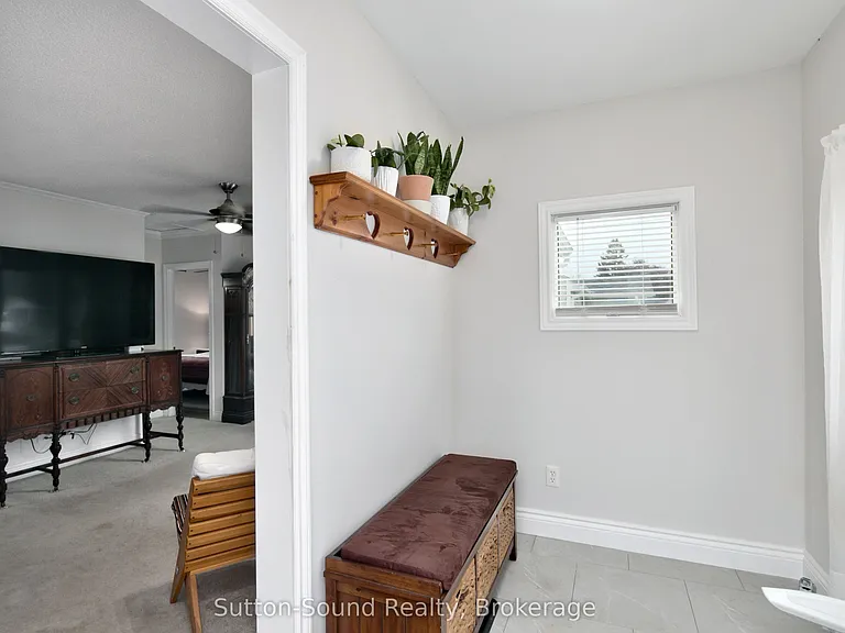 785 7th St E — Photo 3