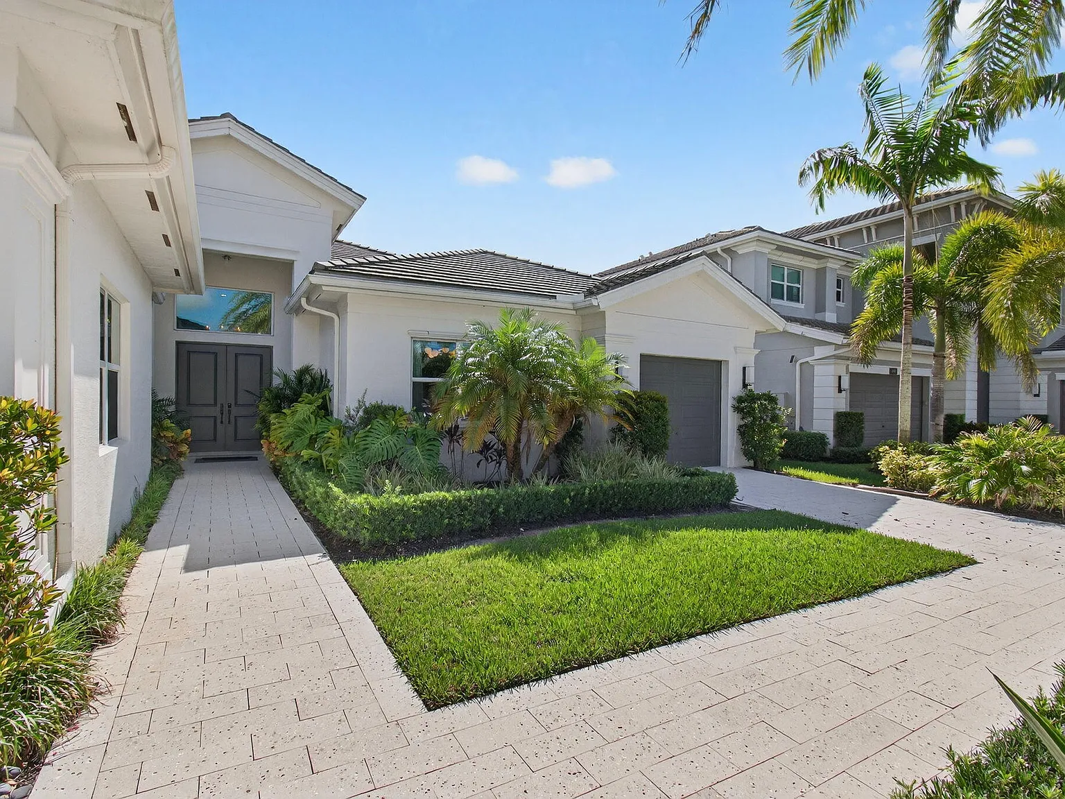 4 bed, 4.5 bath, 3472 sqft, $13,000 — Photo 2
