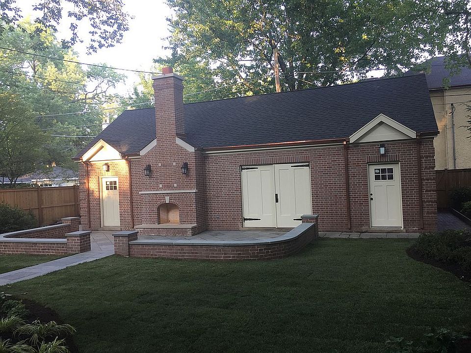 Four car garage w fireplace