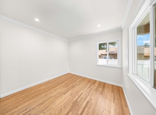 2074 N Summit Ave, Pasadena, CA 91103