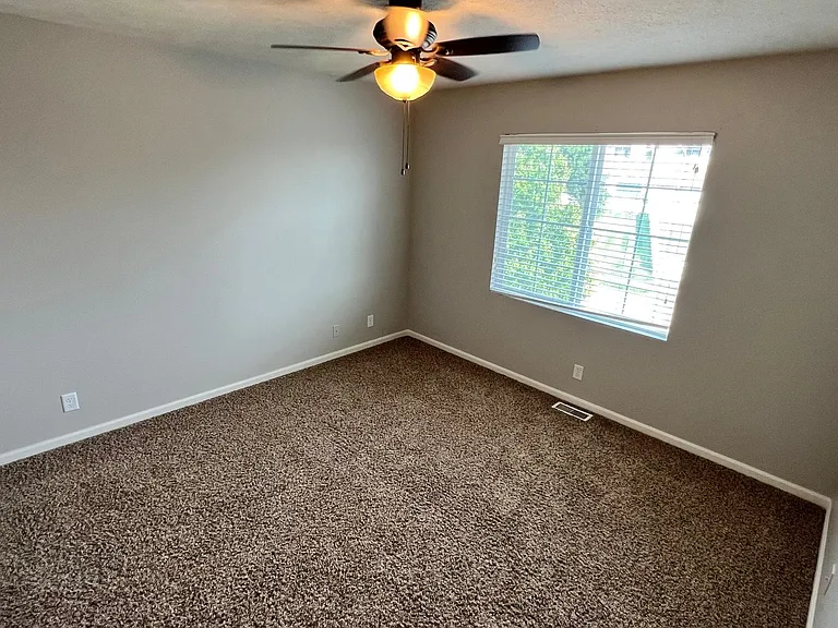 6008 S 190th Ter — Photo 12