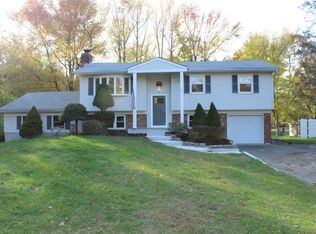 11 Pease Rd, Manalapan, NJ 07726