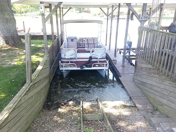 4th image of 1579 NE Santee Dr