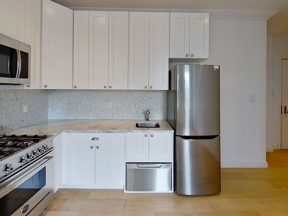 1st image of 115 Henry St #7D