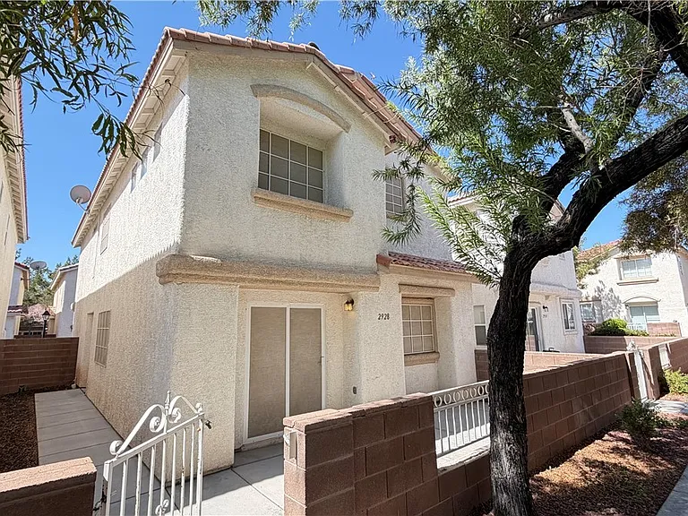 2928 Sapphire Sands Ct — Photo 1