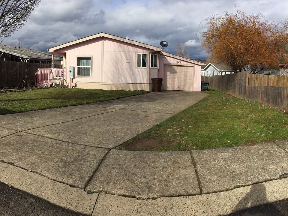 2nd image of 20675 NE Skyview Dr