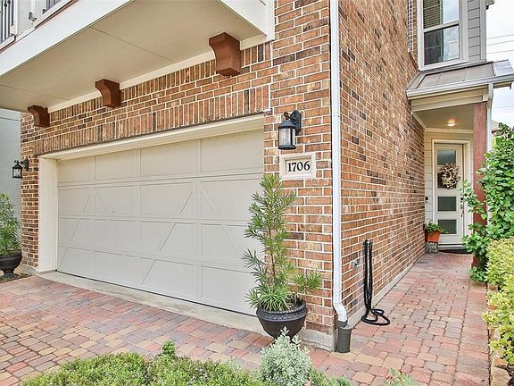 3rd image of 1706 Oak Leaf Pass Dr