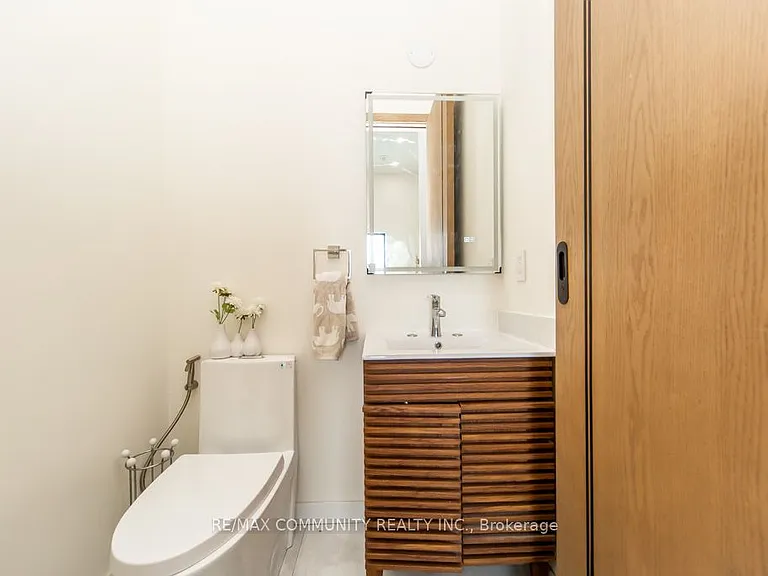 475 Wilson Rd N — Photo 19
