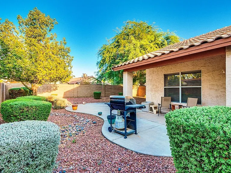 1381 S Yucca Pl — Photo 3